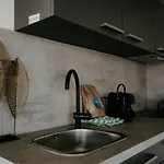 Luxury Houseboat Getaway *