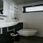 Luxury Houseboat Getaway Úszó hotel Uitgeest