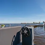 Luxury Houseboat Getaway