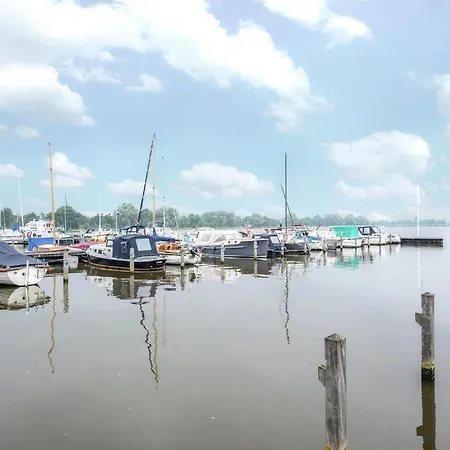 Luxury Houseboat Getaway Tekne Uitgeest