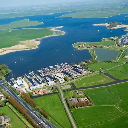 Tekne Luxury Houseboat Getaway