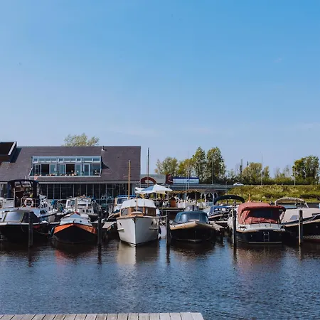 Botel Modern Houseboat With Air Conditioning Located In Marina