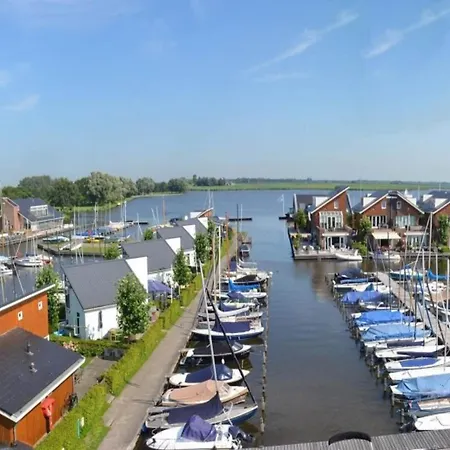 Båthotell Modern Houseboat With Air Conditioning Located In Marina Uitgeest