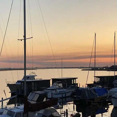 Luxury Houseboat Getaway * Uitgeest