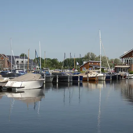 Båthotell Modern Houseboat With Air Conditioning Located In Marina