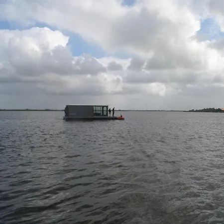 Modern Houseboat With Air Conditioning Located In Marina * Uitgeest