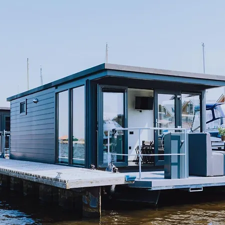 Båthotell Modern Houseboat With Air Conditioning Located In Marina Uitgeest
