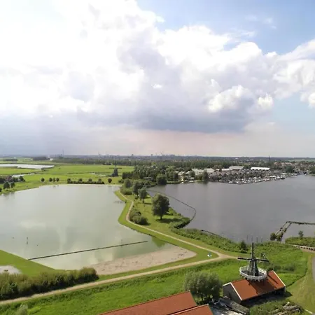 Luxury Houseboat Getaway