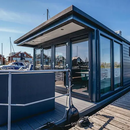 Luxury Houseboat Getaway * Uitgeest