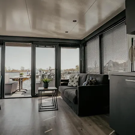 Luxury Houseboat Getaway * Uitgeest