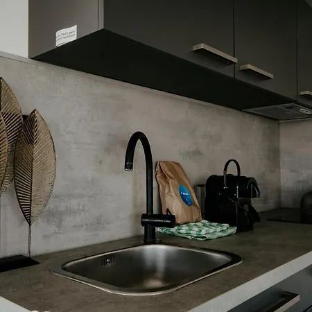 Luxury Houseboat Getaway *