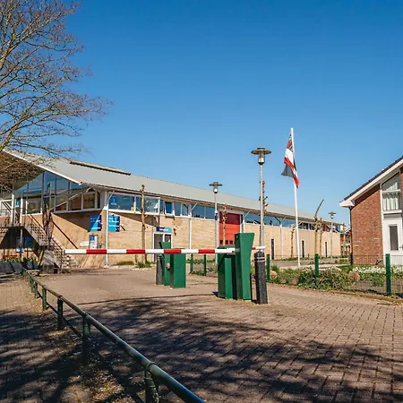 Tekne Luxury Houseboat Getaway