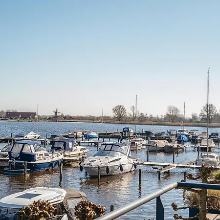 Luxury Houseboat Getaway * Uitgeest