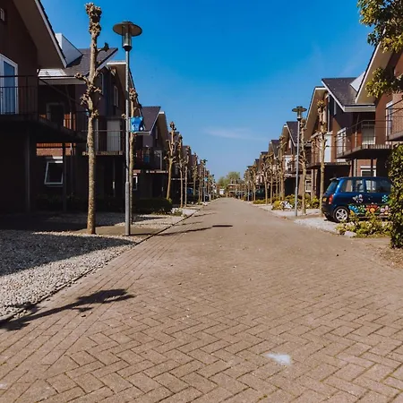 Luxury Houseboat Getaway * Uitgeest