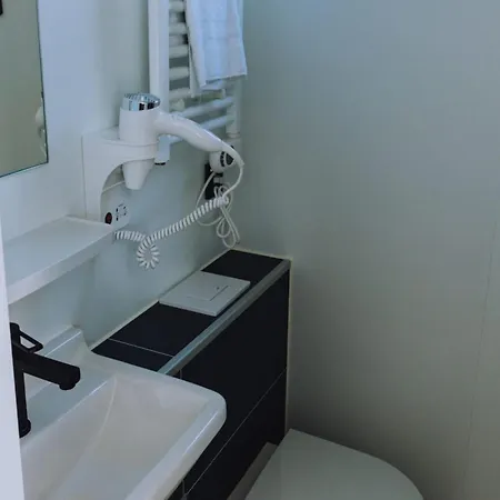 Botel Luxury Houseboat Getaway Uitgeest